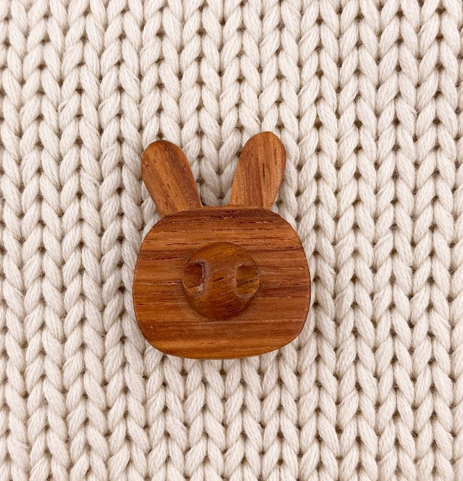 Wooden button rabbit 32 mm