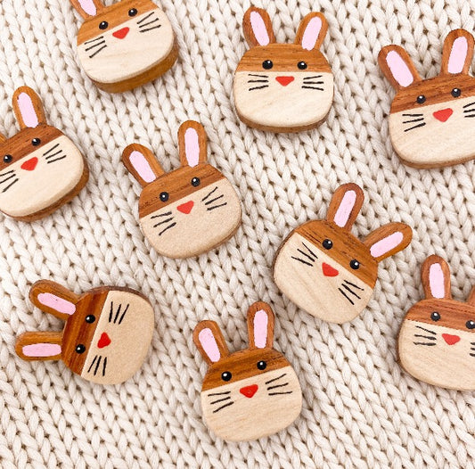 Wooden button rabbit 32 mm